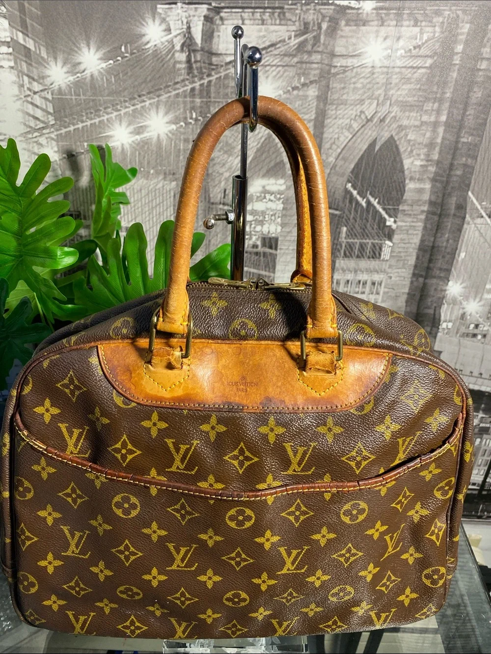 Authentic Louis Vuitton Deauville Monogram Boston Handbag